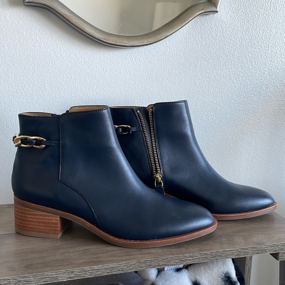 TALBOTS Chic ANKLE BOOT VIA CHAINLINK VACHETTA SIZE 7M Blue Leather superior - Picture 2 of 10